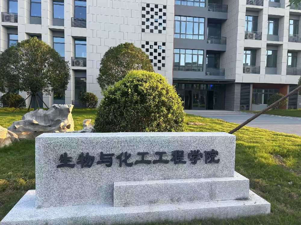 鹤壁市扬州职业大学体育场高杆灯项目